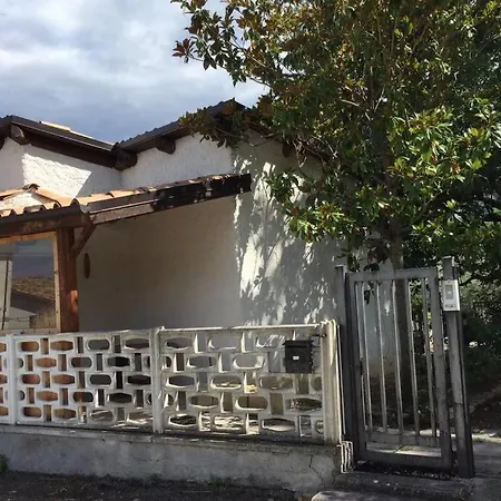 Tipica Casa Nella Campagna Italiana